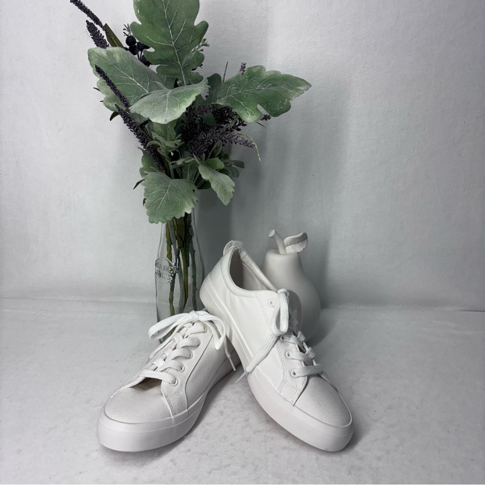 Esprit Canvas Sneakers Women's Size 10 New without box